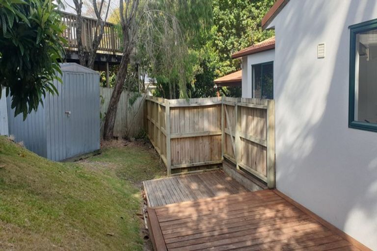Photo of property in 2/21 Contessa Drive, Glenfield, Auckland, 0629