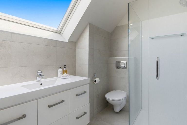 Photo of property in 2/99 Hebron Road, Waiake, Auckland, 0630