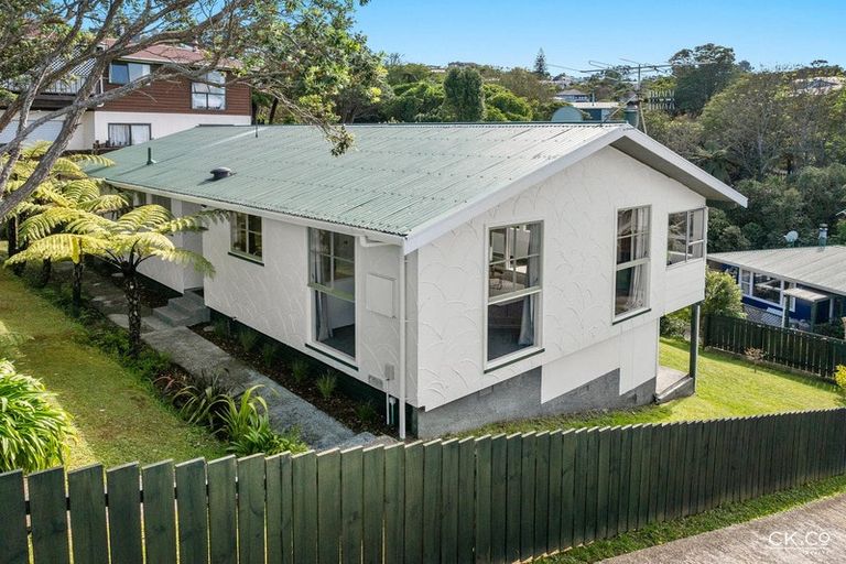 Photo of property in 3 Eastview Grove, Normandale, Lower Hutt, 5010