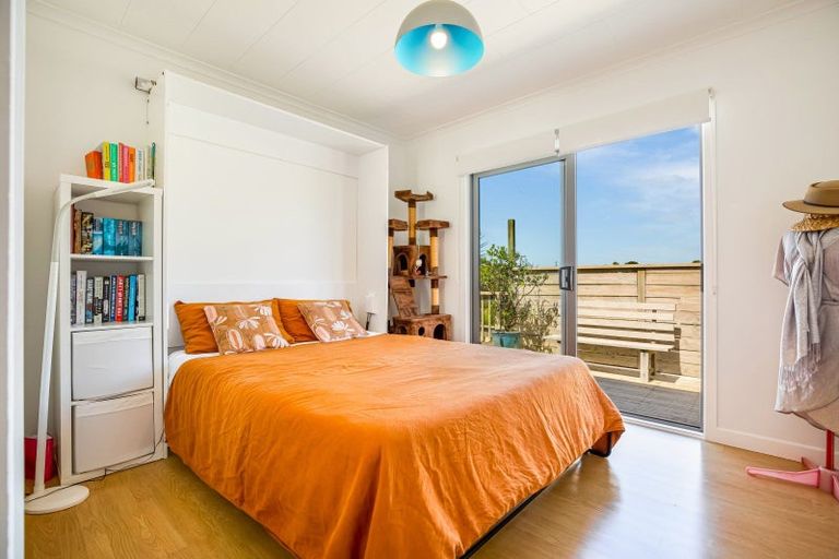 Photo of property in 6 Edwin Mitchelson Road, Muriwai, Waimauku, 0881