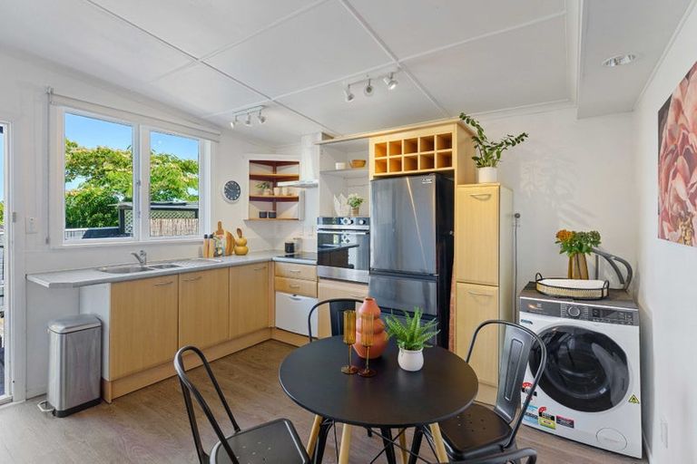 Photo of property in 8 Winara Avenue, Waikanae, 5036