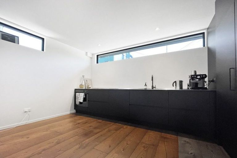 Photo of property in 99b Webb Street, Mount Cook, Wellington, 6011