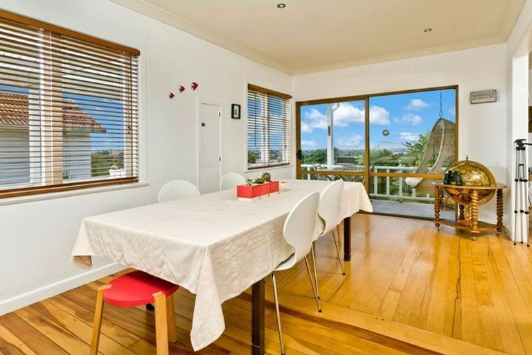 Photo of property in 255 Glenfield Road, Hillcrest, Auckland, 0627