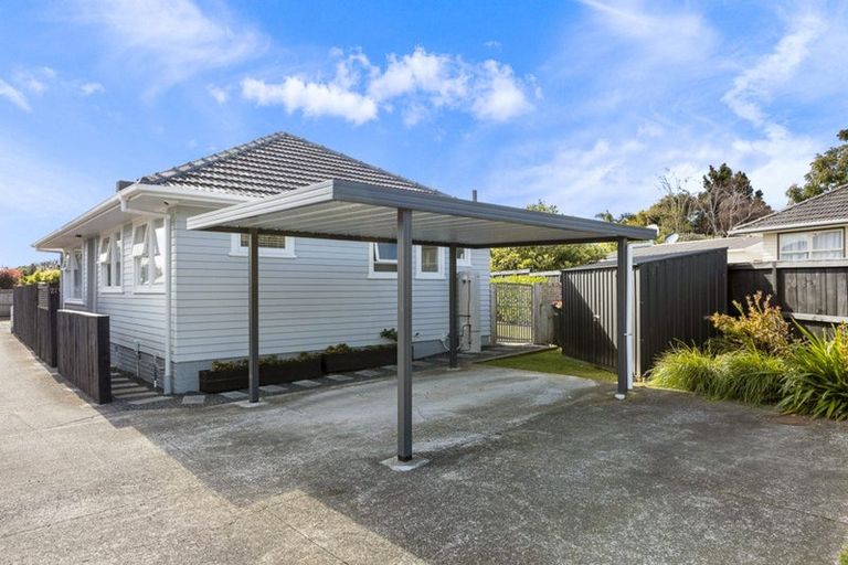 Photo of property in 27 Roby Street, Te Atatu Peninsula, Auckland, 0610