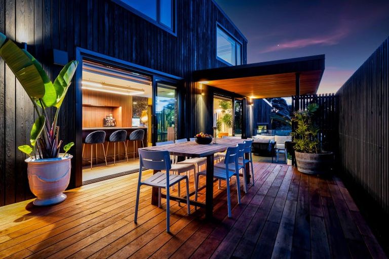 Photo of property in 12a Baring Terrace, Strandon, New Plymouth, 4312