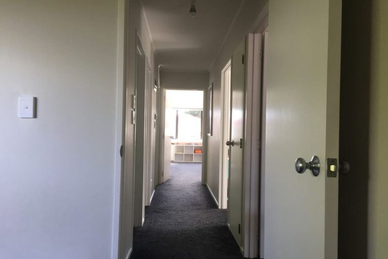 Photo of property in 2/45 Taioma Crescent, Te Atatu Peninsula, Auckland, 0610