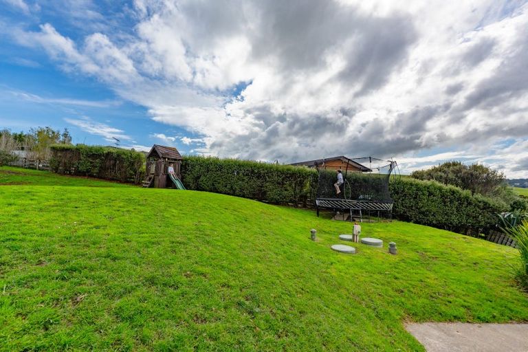 Photo of property in 5 Gavinike Place, Waimauku, 0812