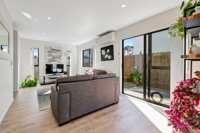 Photo of property in 4 William Bayes Place, Red Beach, 0932