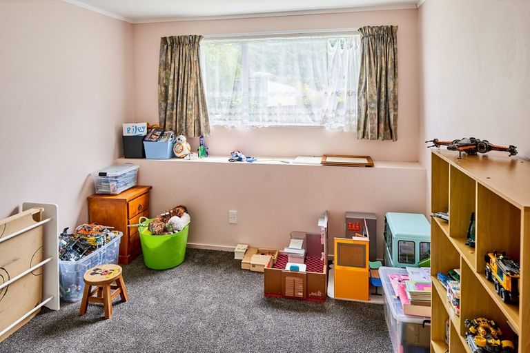 Photo of property in 1 Forglen Place, Tawa, Wellington, 5028