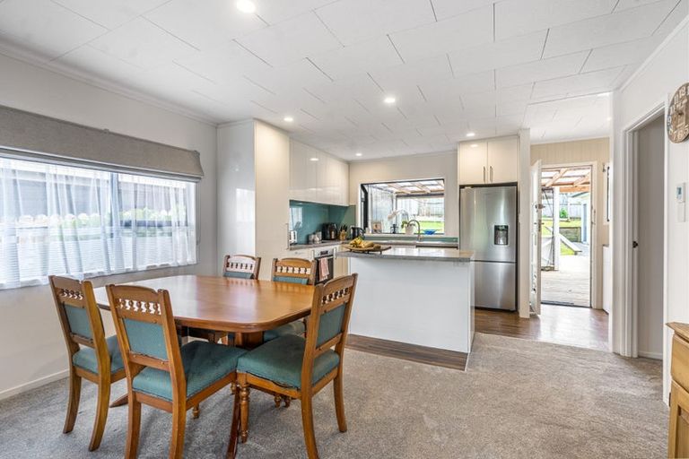 Photo of property in 50 Athena Drive, Totara Vale, Auckland, 0629