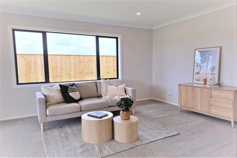 Photo of property in 10 Oak Place, Levin, 5510