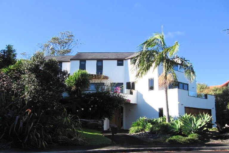 Photo of property in 13 Emerald Way, Rosedale, Auckland, 0632