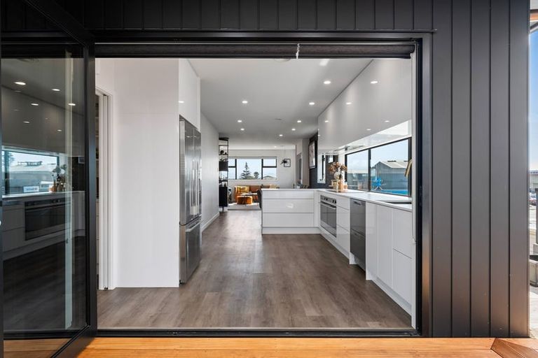 Photo of property in 482 Devon Street East, Strandon, New Plymouth, 4312