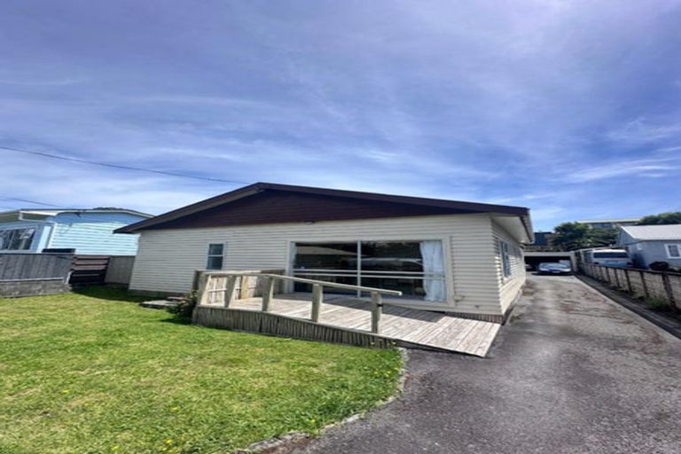 Photo of property in 100 Young Street, New Plymouth, 4310