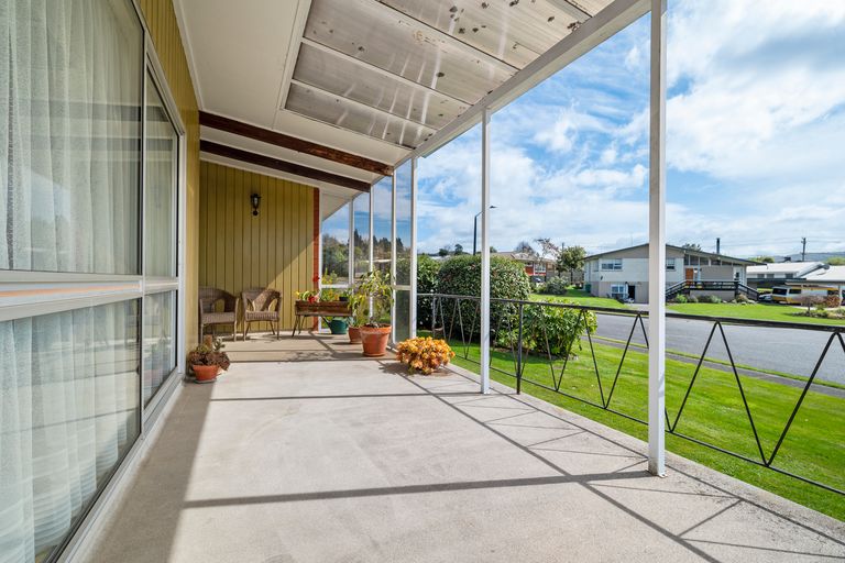Photo of property in 10 Rameses Place, Pomare, Rotorua, 3015