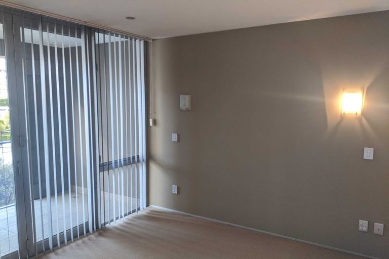 Photo of property in Sanctum Apartment, 10 Ebor Street, Te Aro, Wellington, 6011