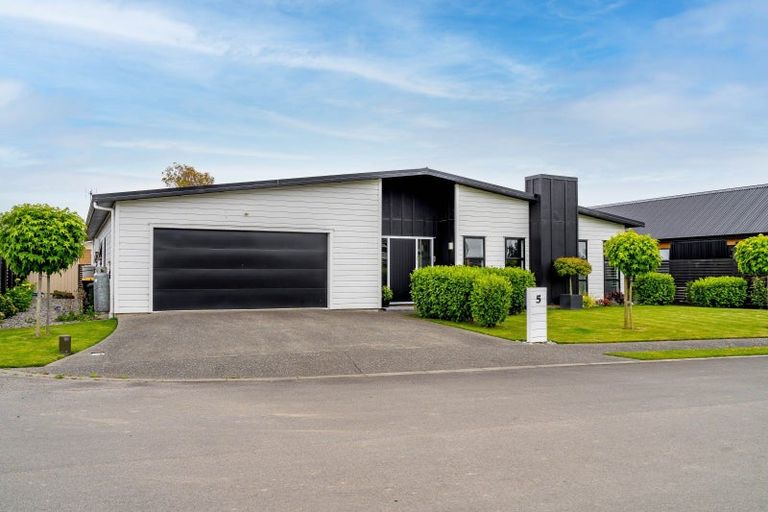 Photo of property in 5 James Kidd Place, Greytown, 5712