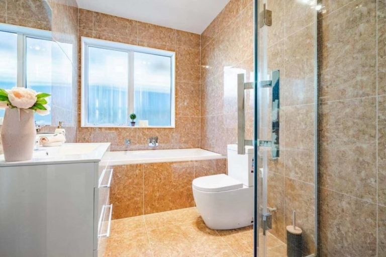 Photo of property in 2 Will Street, Huapai, Kumeu, 0810