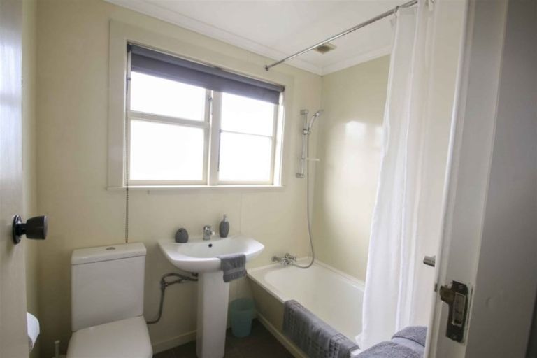 Photo of property in 16 Lansdowne Street, Strathern, Invercargill, 9812