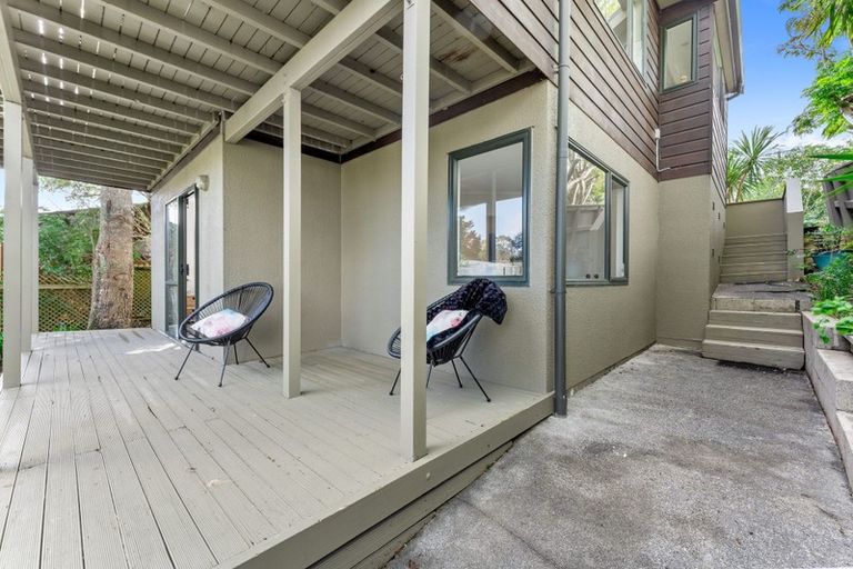 Photo of property in 2/21 Tobruk Crescent, Milford, Auckland, 0620