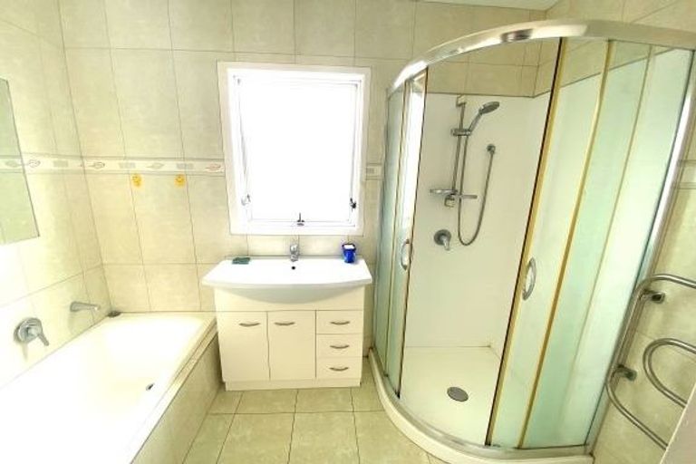 Photo of property in 2 Damson Place, Bucklands Beach, Auckland, 2012