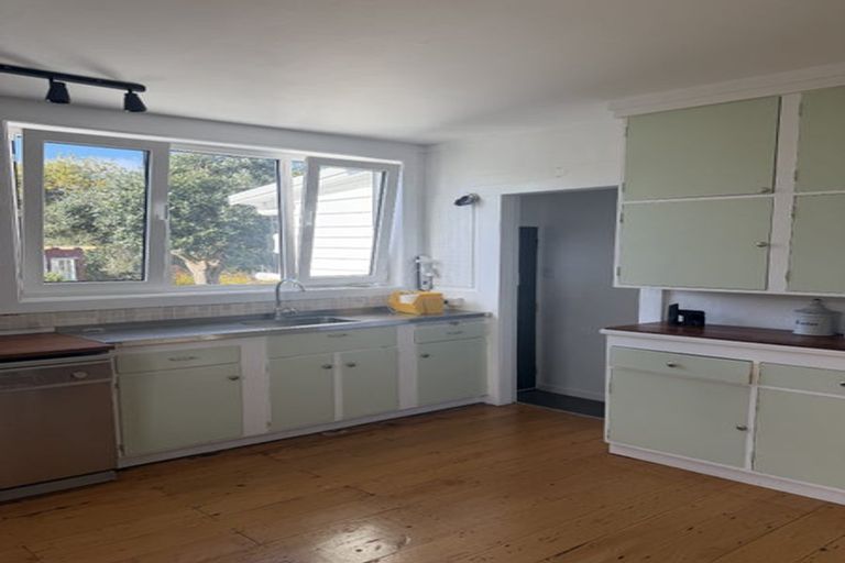 Photo of property in 40 Rambler Crescent, Beach Haven, Auckland, 0626