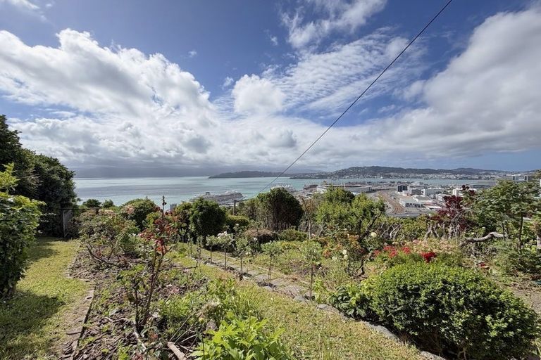 Photo of property in 8 Lower Watt Street, Wadestown, Wellington, 6012