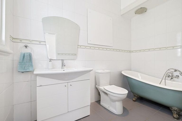 Photo of property in 100 Pukekohe East Road, Pukekohe, 2677