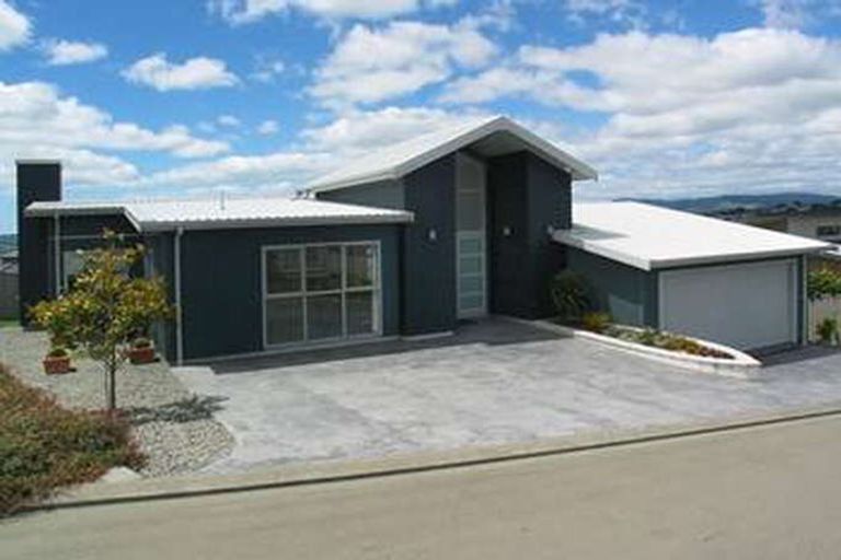 Photo of property in 13 Kahurangi Heights, Aotea, Porirua, 5024
