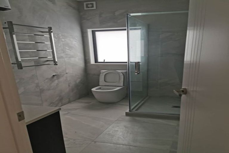 Photo of property in 10 Taurikura Way, Fairview Heights, Auckland, 0632