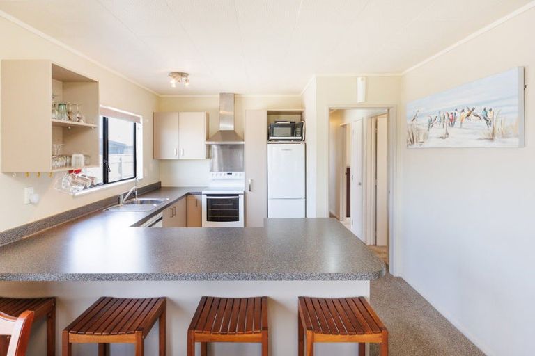 Photo of property in 18 Thomas Place, Foxton Beach, Foxton, 4815
