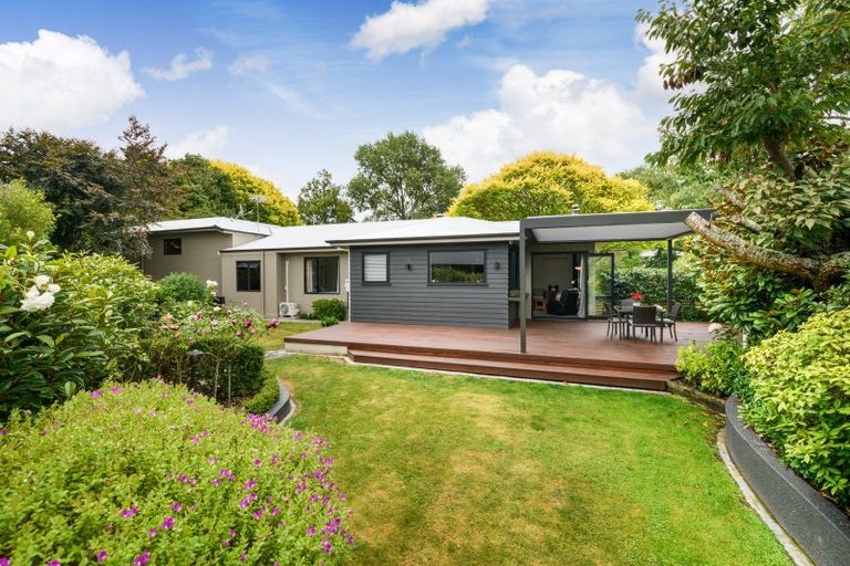 Photo of property in 9 Awatea Terrace, Hokowhitu, Palmerston North, 4410