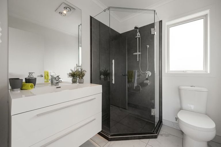 Photo of property in 16 Derwent Place, Flagstaff, Hamilton, 3210