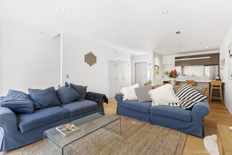 Photo of property in 63 Saddleback Grove, Karori, Wellington, 6012