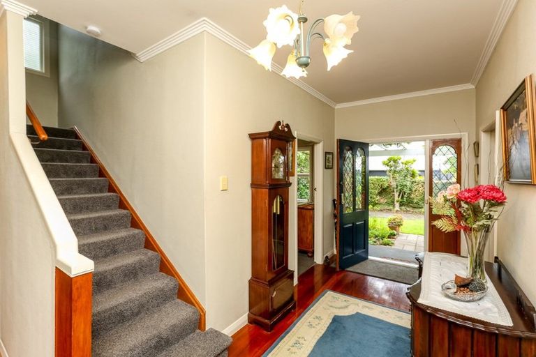Photo of property in 100 Gover Street, New Plymouth, 4310