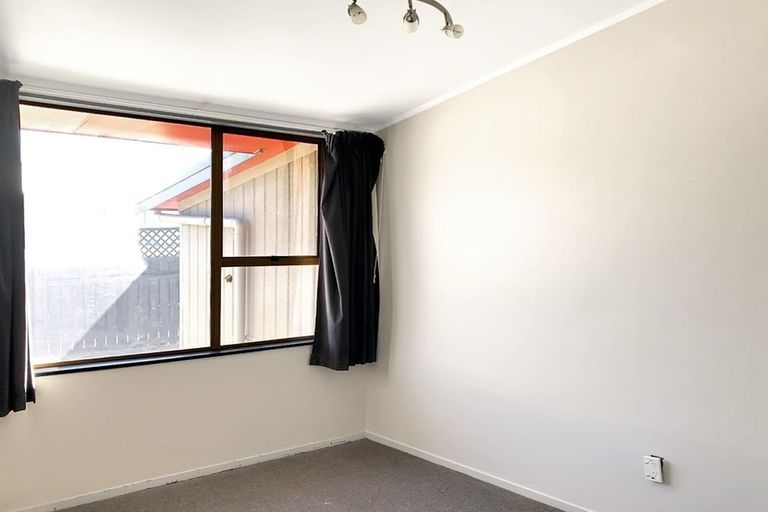 Photo of property in 64 Hinau Street, Castlecliff, Whanganui, 4501