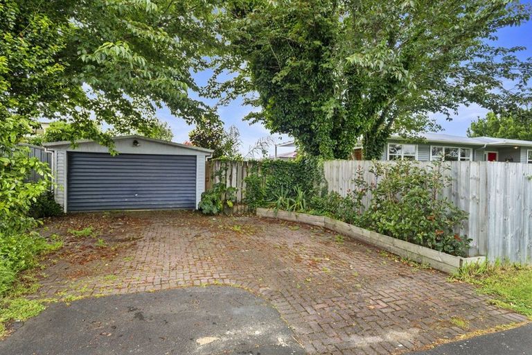 Photo of property in 2 Bremridge Place, Melville, Hamilton, 3206