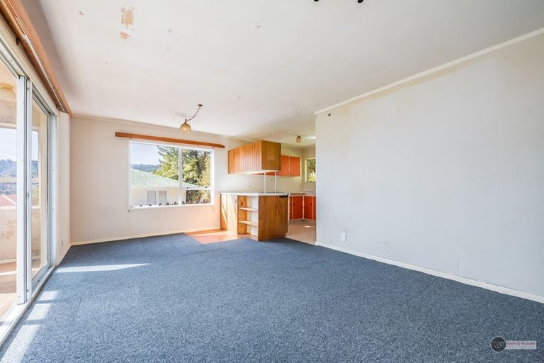 Photo of property in 2/22 Shackleton Grove, Stokes Valley, Lower Hutt, 5019