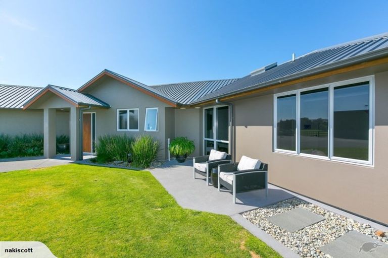 Photo of property in 563 Richmond Road, Lepperton, New Plymouth, 4373