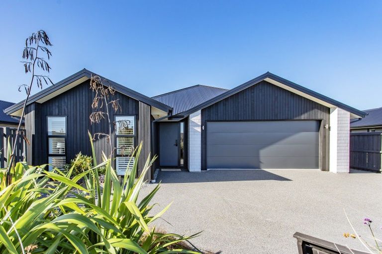 Photo of property in 17 Goldie Drive, Rangiora, 7400