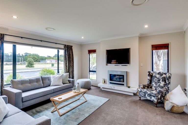 Photo of property in 28 Orotu Drive, Poraiti, Napier, 4112