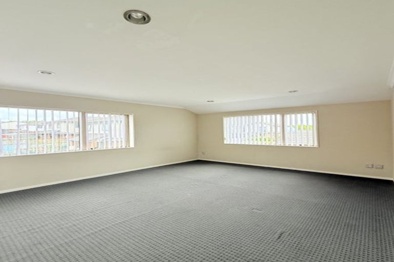 Photo of property in 2 Tavua Lane, Ranui, Auckland, 0612