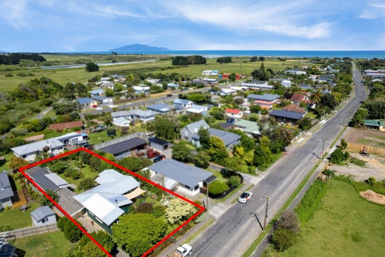 Photo of property in 103 Atkinson Avenue, Otaki Beach, Otaki, 5512