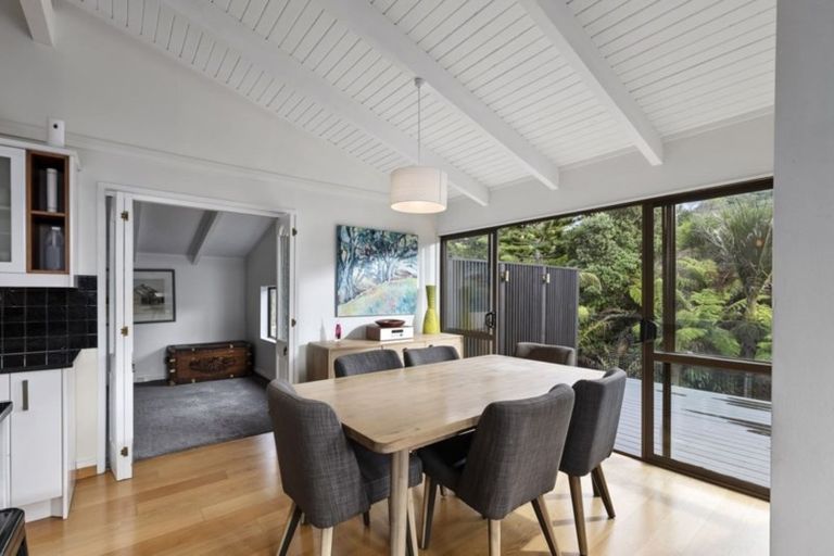 Photo of property in 19 Tiri View Place, Waiake, Auckland, 0630