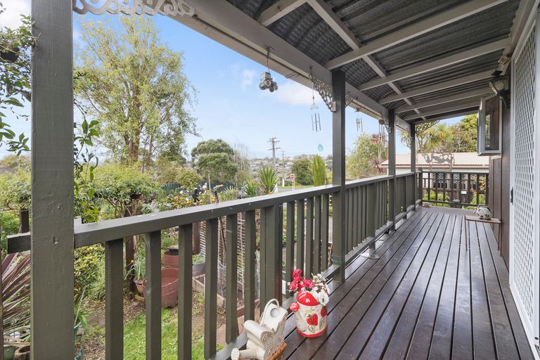 Photo of property in 2 Bellringer Road, Massey, Auckland, 0614