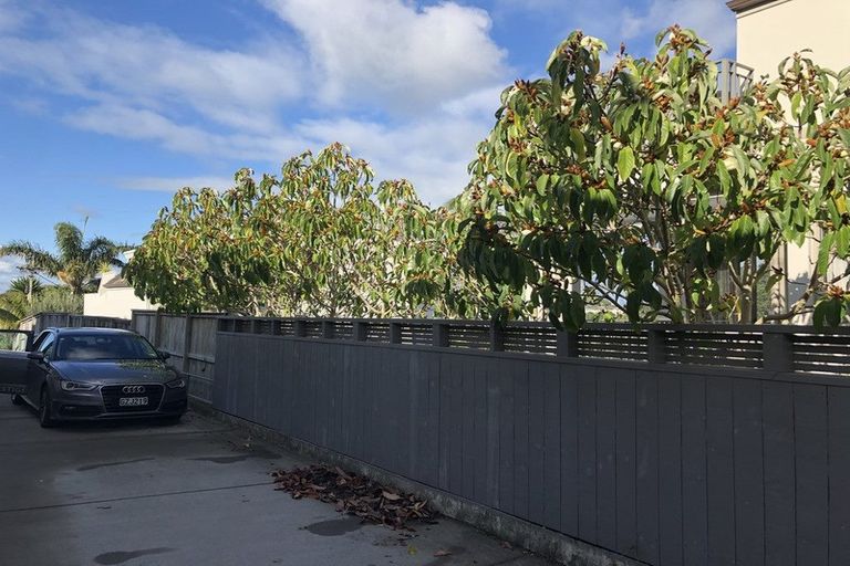 Photo of property in 2/16 Beach Road, Castor Bay, Auckland, 0620