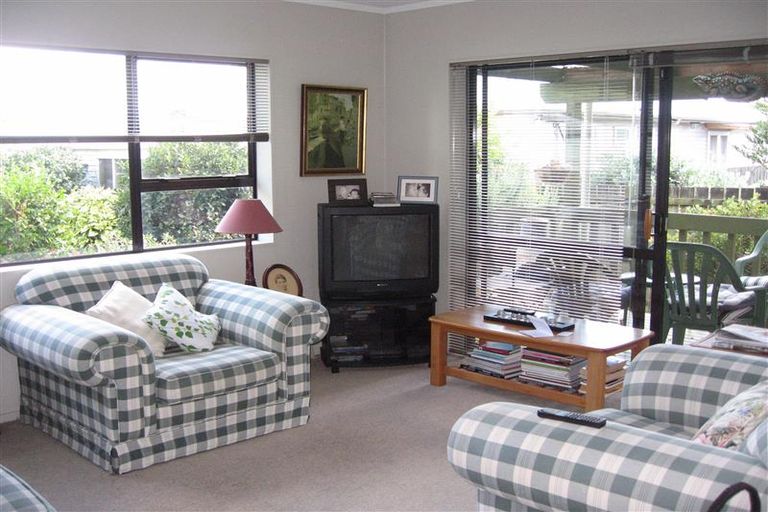 Photo of property in 78 Yeovil Road, Te Atatu Peninsula, Auckland, 0610