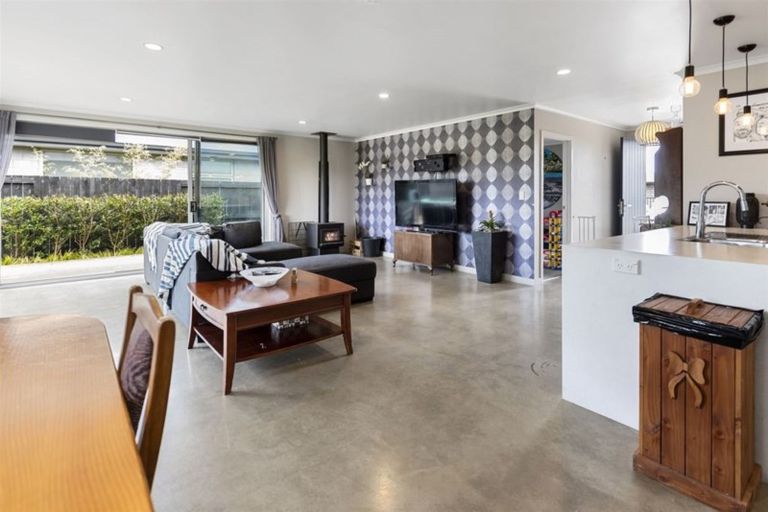 Photo of property in 64 Butterworth Crescent, Papamoa Beach, Papamoa, 3118