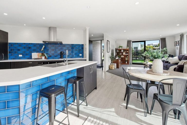 Photo of property in 1 Anglers Way, Omokoroa, 3114