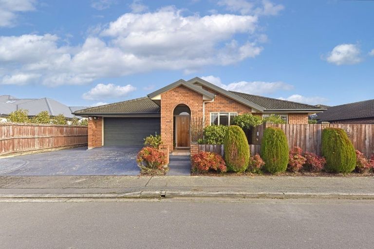 Photo of property in 8 Scarlet Lane, Redwood, Christchurch, 8051